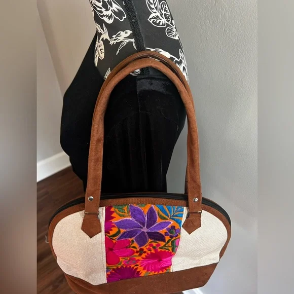 Handcrafted embroidered Floral Purse - Picture 6 of 11